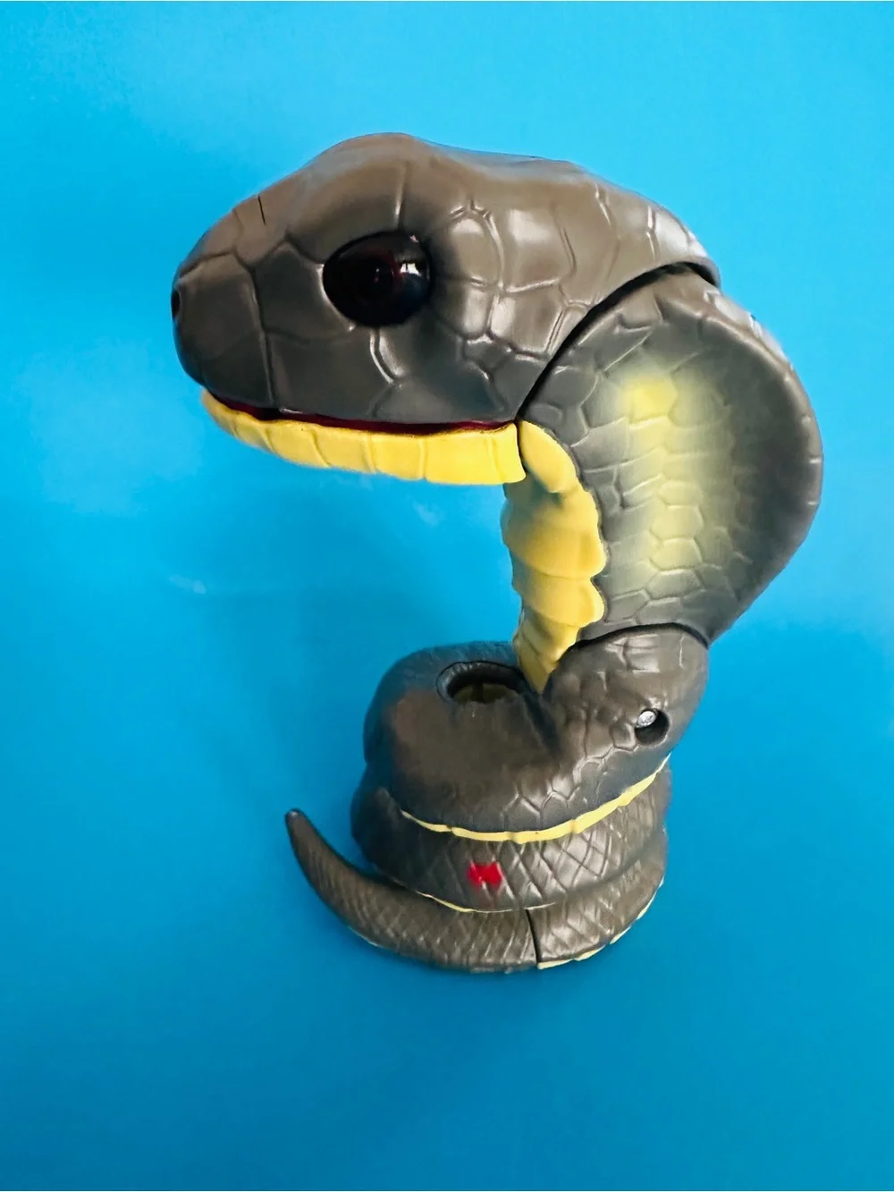 WOWWEE Fingerlings Untamed Fang King is Cobra Snake Toy w/Sound Motion Lights 6”